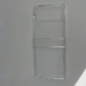Galaxy Z‎ Flip4 Clear Slim Cover: Embrace Elegance with Transparency